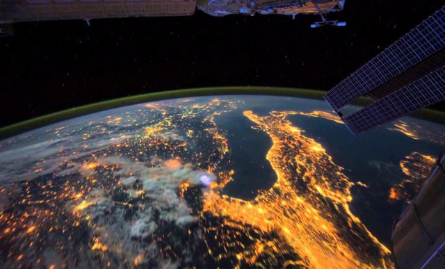 2003 vol. 3 起初神创造